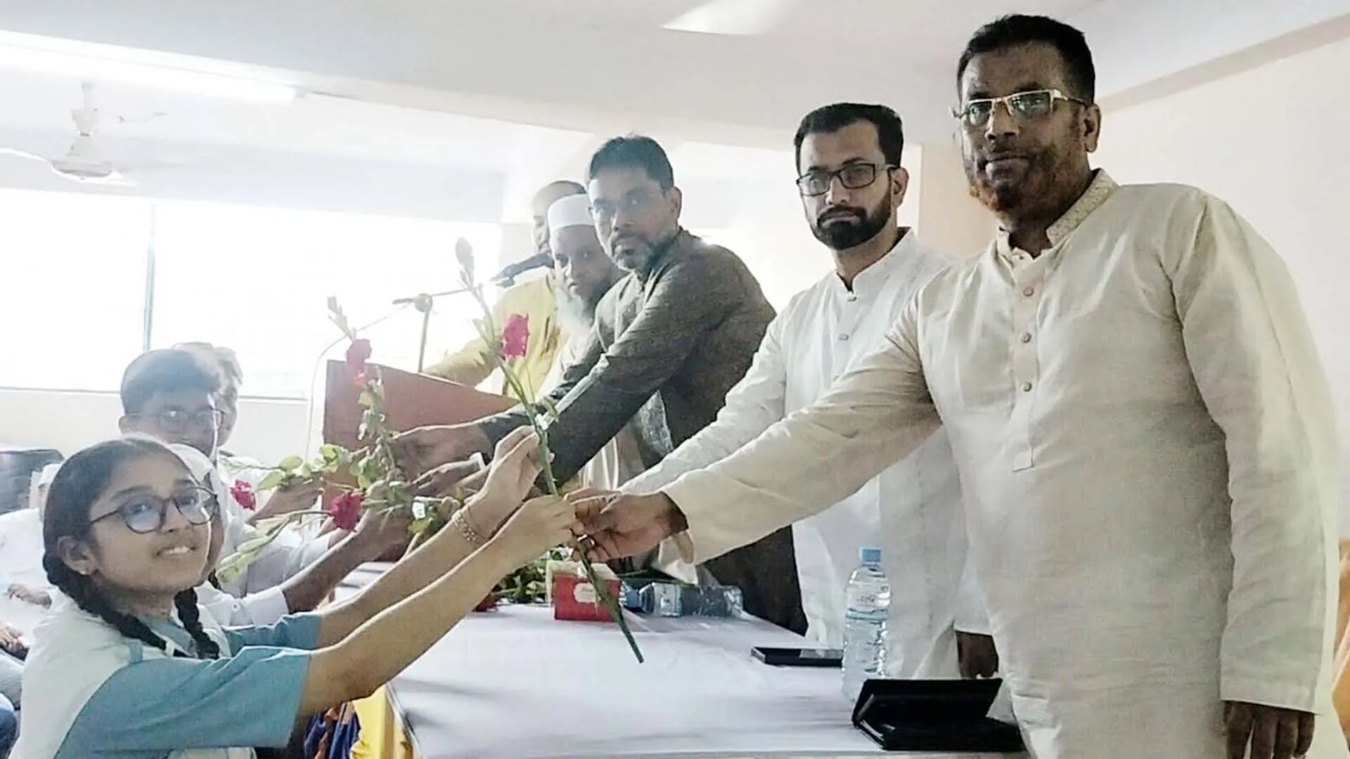 লালমোহনে নবীন শিক্ষার্থীদের বরণ ও আলোচনা সভা 